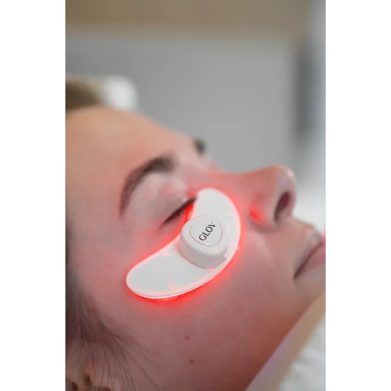 GLOV LunaEye Case LED Therapy LED третиращи възглавнички под очите 1 бр.