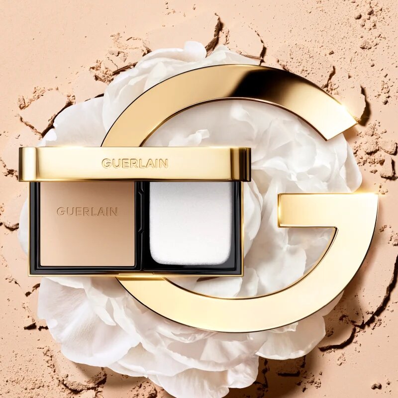 Guerlain Parure Gold Skin Control компактен матиращ фон дьо тен пълнител цвят 0N Neutral 87 гр.