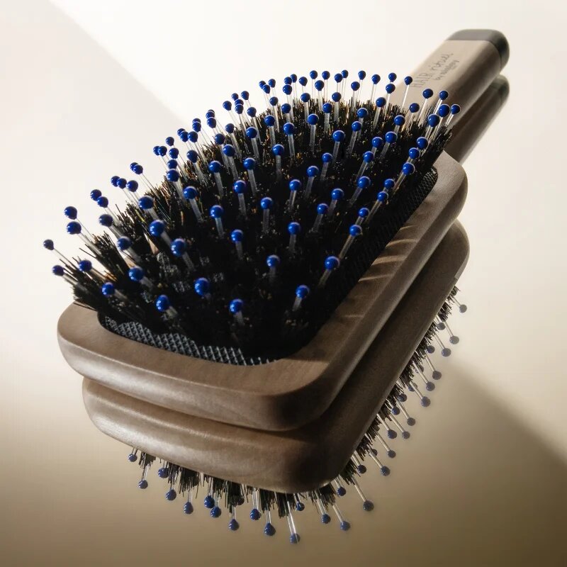 Hair Rituel by Sisley The Pocket Brush Radiance & Softness четка за блясък и мекота на косата 1 бр.