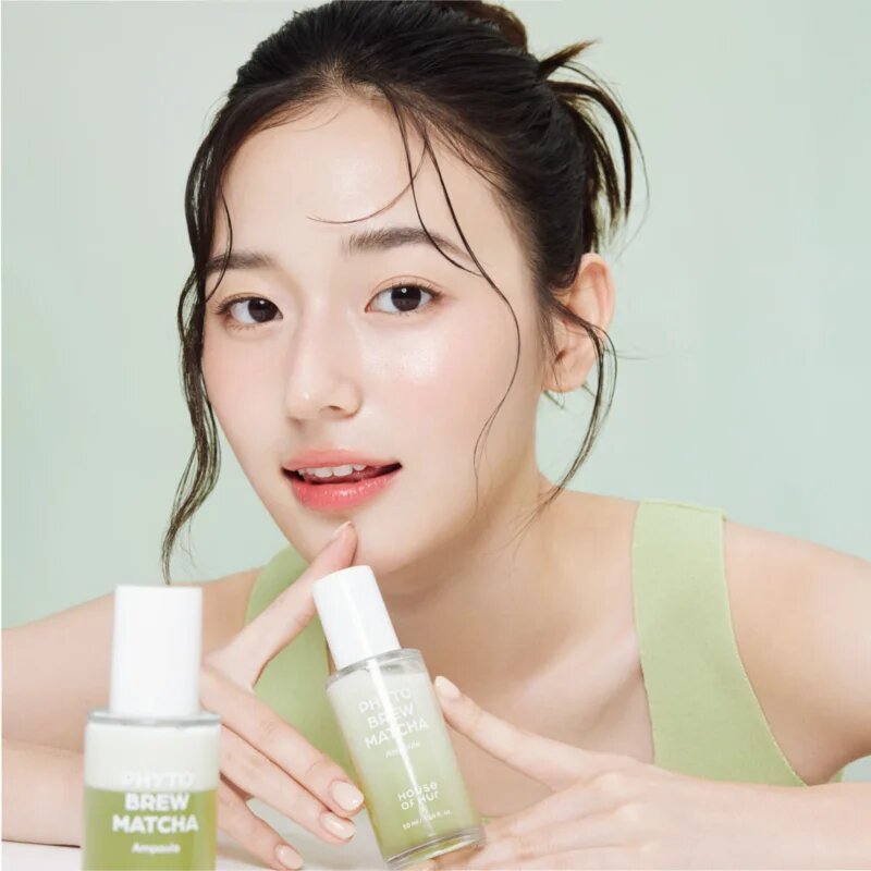House of Hur Phyto Brew Matcha Ampoule хидратиращ и успокояващ серум за озаряване на лицето 50 мл.