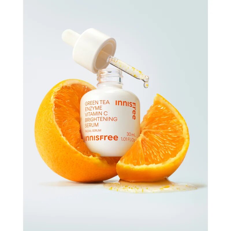 innisfree Green Tea Enzyme Vitamin C Brightening Serum озаряващ серум с витамин С да уеднакви цвета на кожата 30 мл.