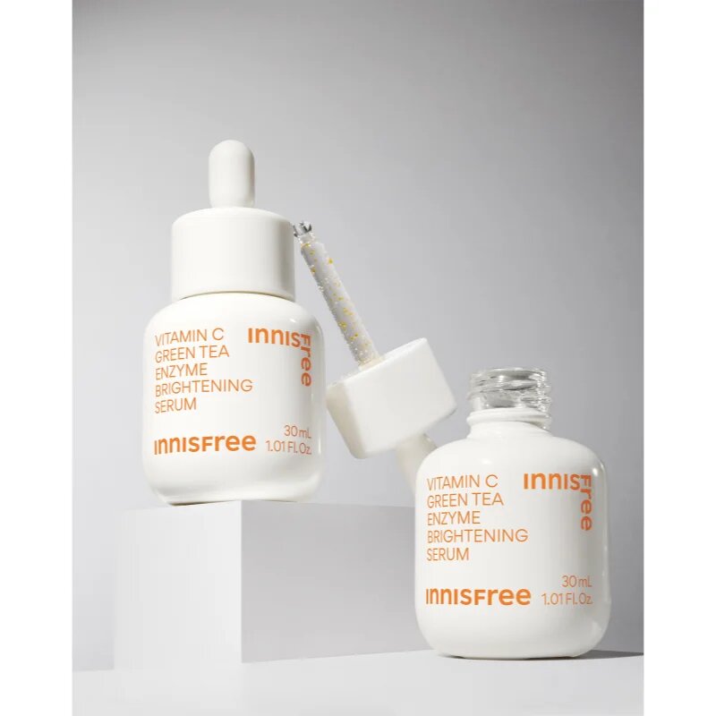 innisfree Green Tea Enzyme Vitamin C Brightening Serum озаряващ серум с витамин С да уеднакви цвета на кожата 30 мл.