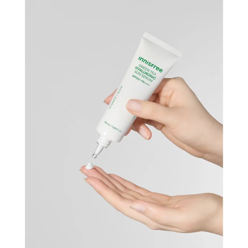 innisfree Green Tea Hyaluronic Sun Serum защитен овлажняващ флуид с успокояващ ефект SPF 50+ 50 мл.