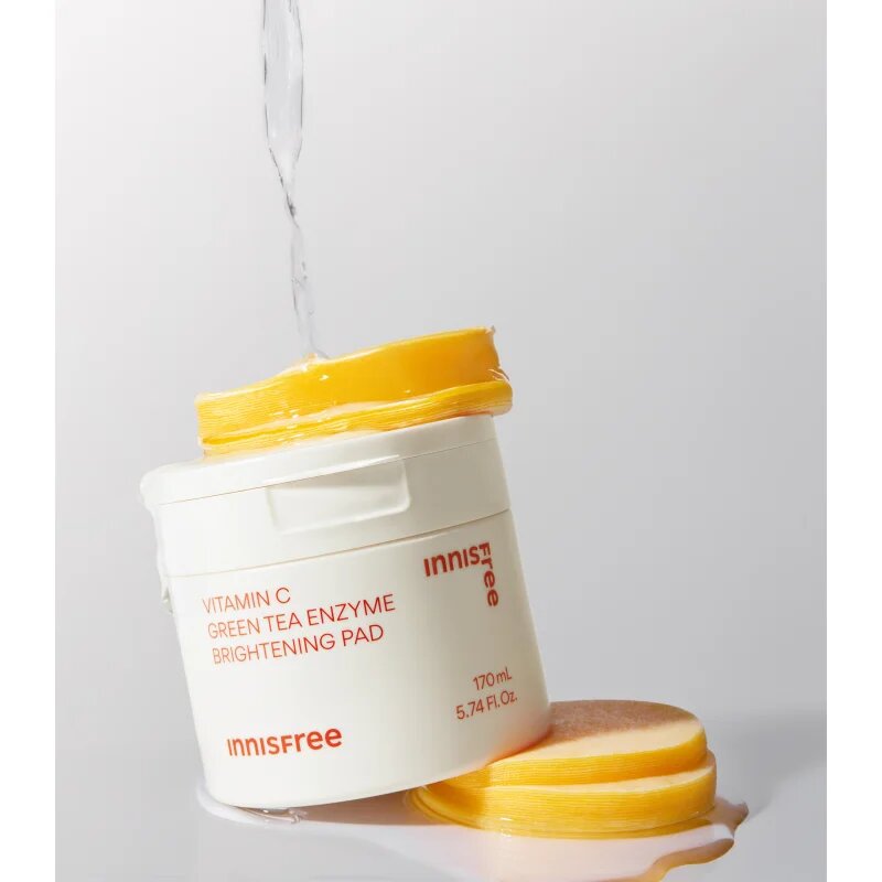 innisfree Green Tea Vitamin C Brightening Toner Pads тонизиращи възглавнички за освежаване и хидратация 60 бр.