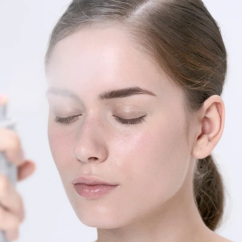 Institut Esthederm Cellular Water Mist енергизираща хидратираща мъгла за лице с клетъчна вода 200 мл.