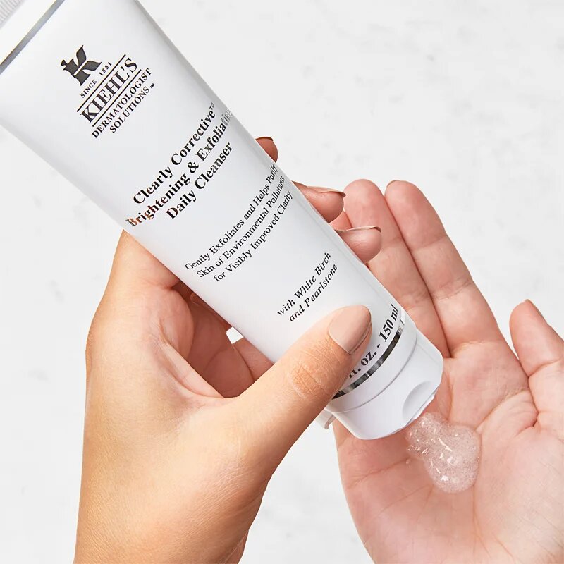 Kiehl's Dermatologist Solutions Clearly Corrective Brightening & Exfoliating Daily Cleanser озаряващ почистващ гел за всички видове кожа включително
