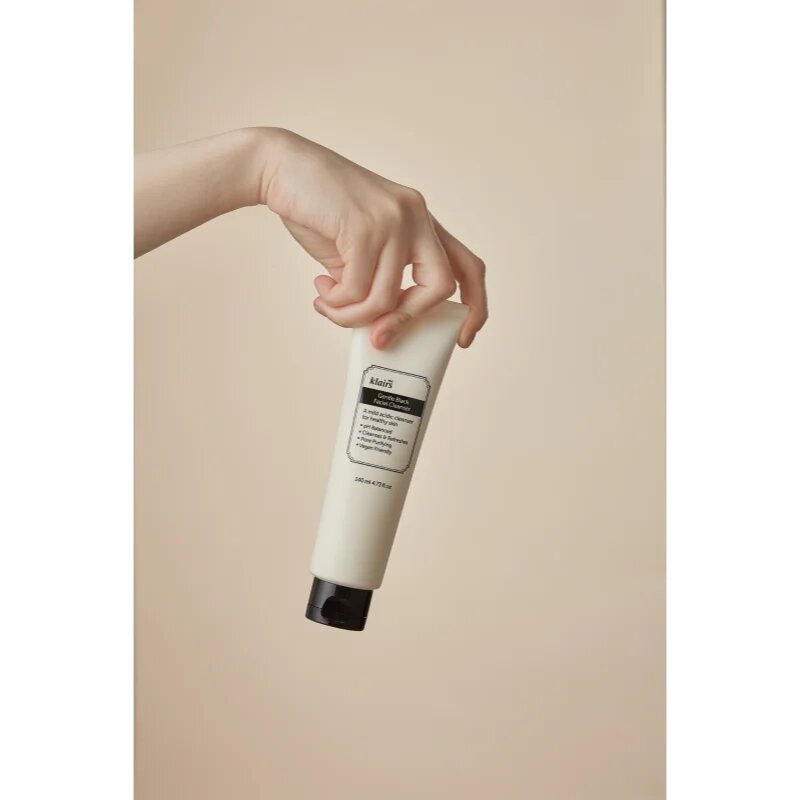 Klairs Gentle Black Facial Cleanser лек почистващ гел за чувствителна кожа на лицето 140 мл.