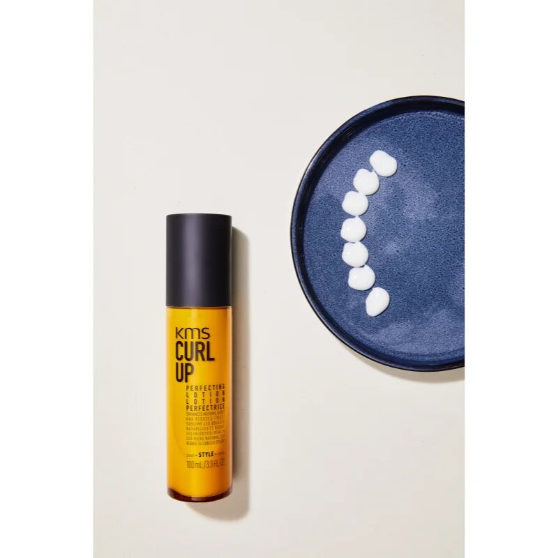 KMS Curl Up Perfecting Lotion стилизиращо мляко за чуплива и къдрава коса 100 мл.