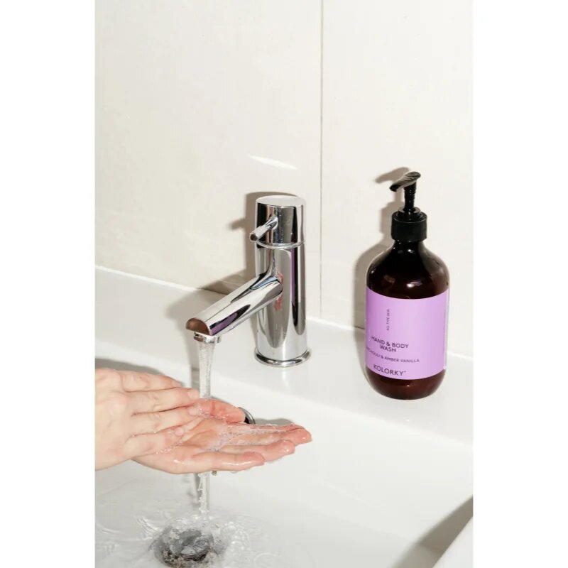 Kolorky Hand & Body Wash почистващ гел за ръце и тяло Patchouli &Amber Vanilla 490 мл.