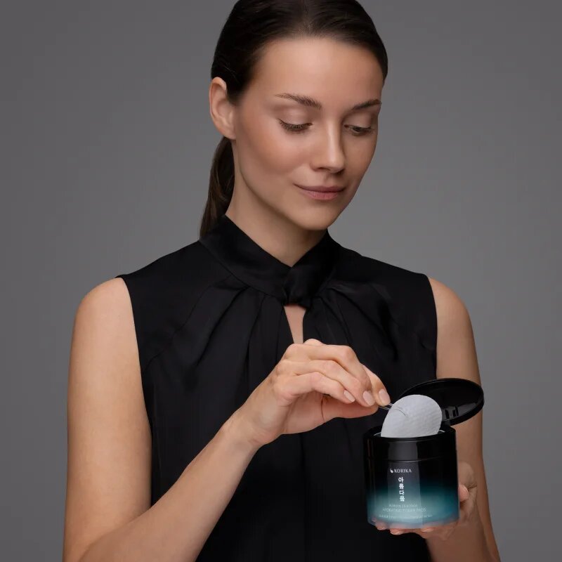 KORIKA Korean Heritage Silk & 8 Types of Hyaluronic Acid Hydrating Toner Pads почистващи тампони с хидратиращ ефект 70 бр.