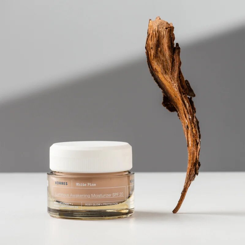 Korres White Pine Meno-Reverse™ регенериращ и стягащ крем SPF 20 40 мл.