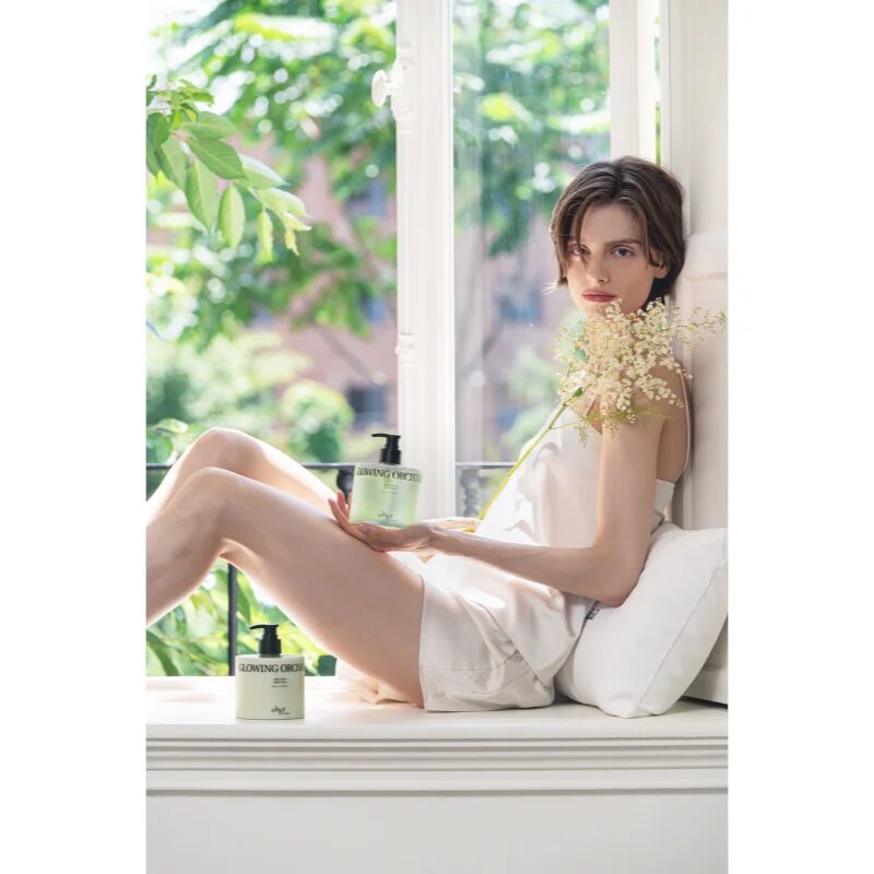 KUNDAL Objet Moist Gleam Body Wash парфюмиран душ гел за интензивна хидратация с аромат Glowing Orchard 450 мл.