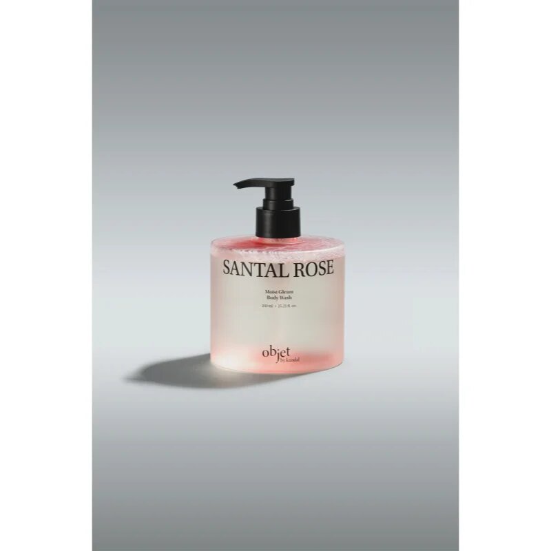 KUNDAL Objet Moist Gleam Body Wash парфюмиран душ гел за интензивна хидратация с аромат Santal Rose 450 мл.