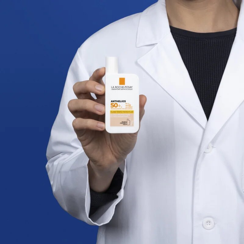 La Roche-Posay Anthelios UVMUNE 400 защитна тонирана течност за лице SPF 50+ 50 мл.