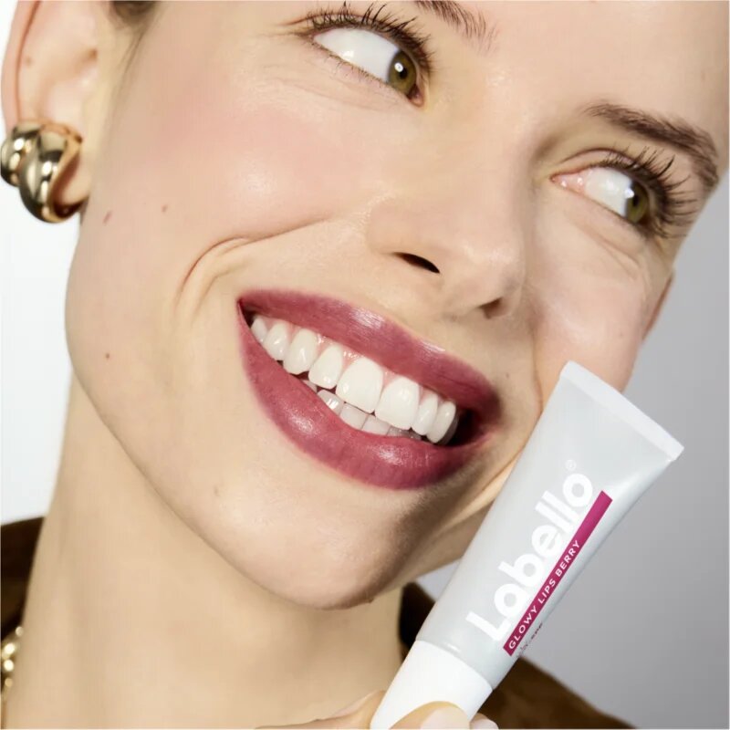 Labello Glowy Lips Berry тониращ балсам за устни с хиалуронова киселина SPF 30 10 мл.