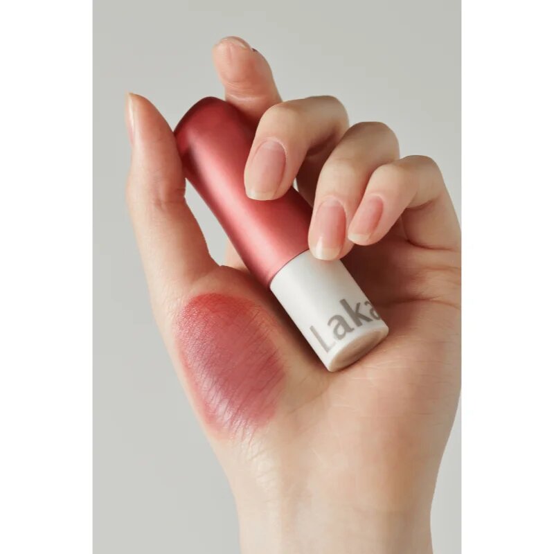 Laka Soul Vegan Lip Balm балсам за устни за хидратация и блясък цвят Berry 3.9 гр.