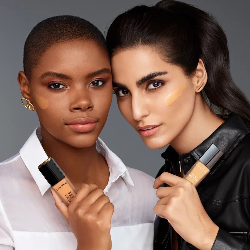 Lancôme Teint Miracle озаряващ фон дьо тен цвят 045 Sable Beige 30 мл.