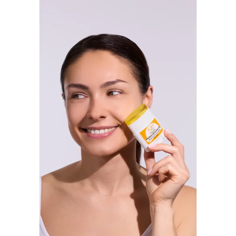 Lirene Vitamin Stick For Face&Body локална слънцезащитна грижа за лице и тяло SPF 50 15 гр.