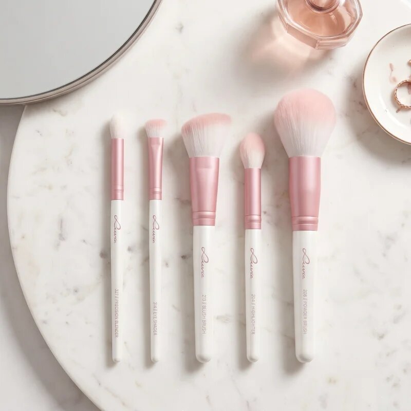 Luvia Cosmetics Daily Essentials комплкет четки с калъф Candy