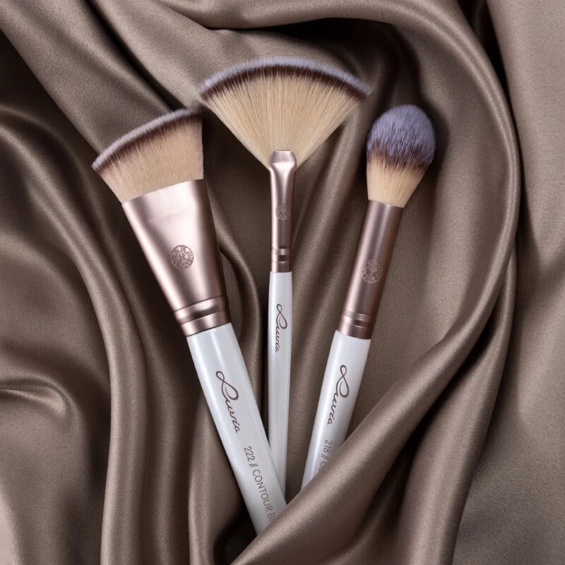 Luvia Cosmetics Highlight & Contour Set комплкет четки с калъф
