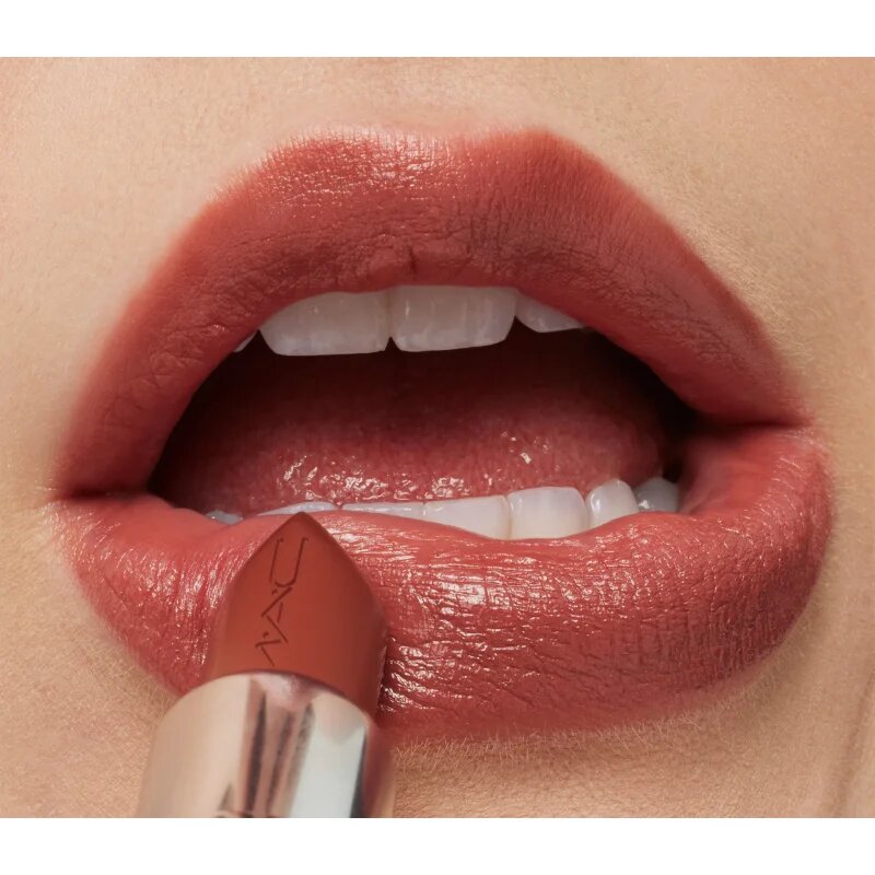MAC Cosmetics MACximal Sleek Satin Lipstick Mini сатенено червило за перфектен външен вид цвят CREME IN YOUR COFFEE 1.5 гр.