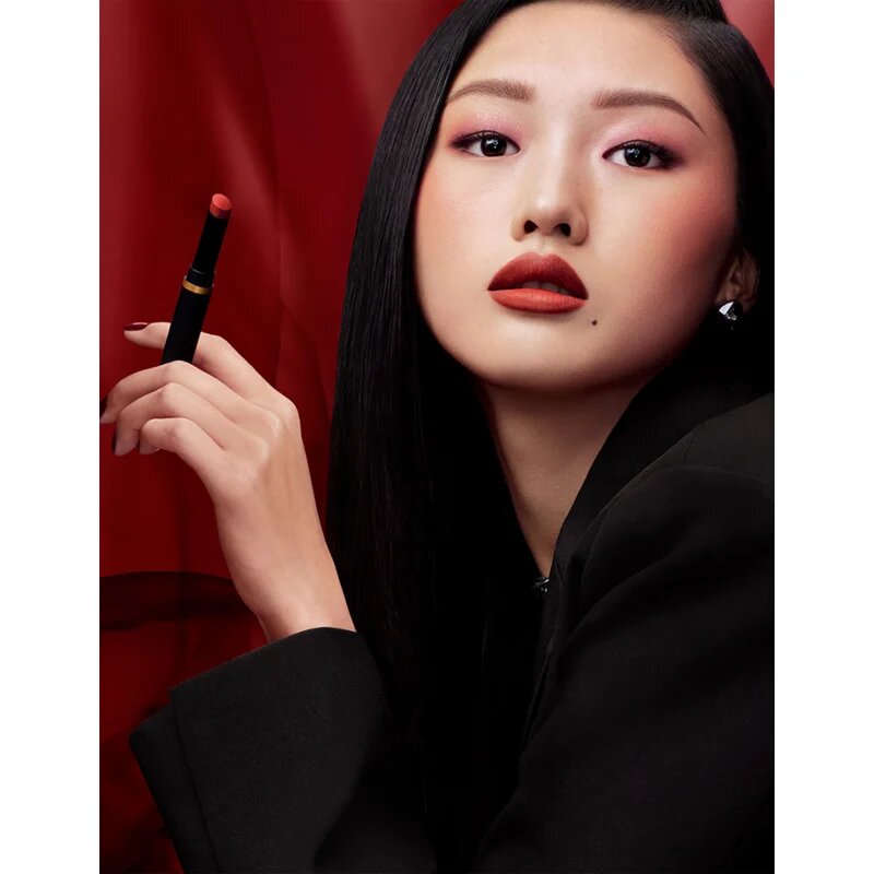 MAC Cosmetics Powder Kiss Velvet Blur Slim Stick матиращо хидратиращо червило цвят Spice World 2 гр.