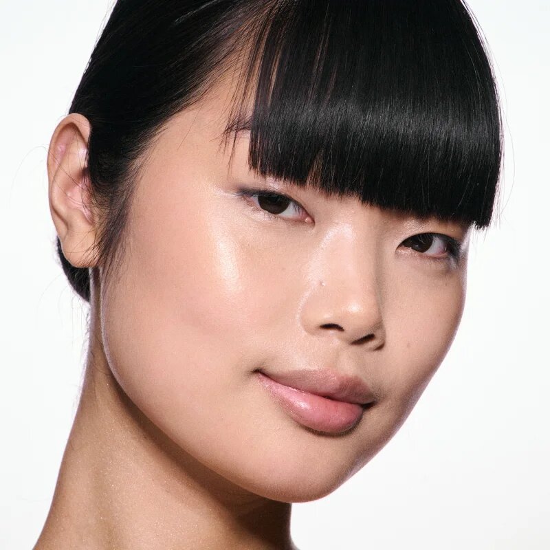 MAC Cosmetics Skinfinish Lightstruck течен хайлайтър цвят Extra Ordinary 15 мл.