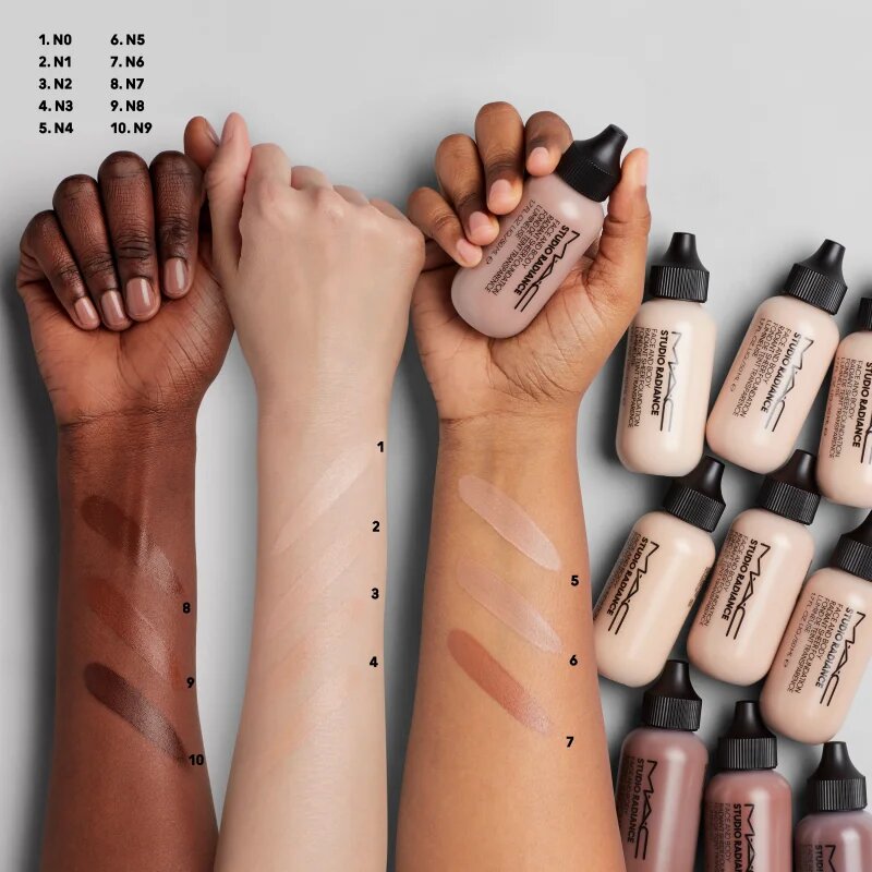 MAC Cosmetics Studio Radiance Face and Body Radiant Sheer Foundation лек фон дьо тен за лице и тяло цвят N2 50 мл.