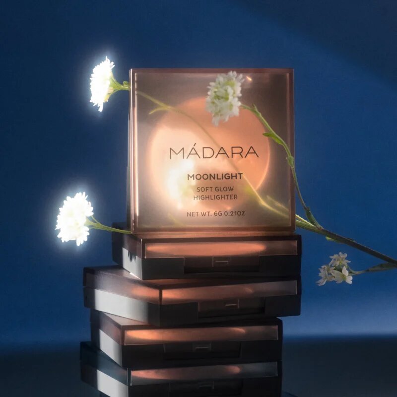 Mádara MÁDARA MOONLIGHT Soft Glow Mineral Highlighter озарител цвят STARDUST 6 гр.