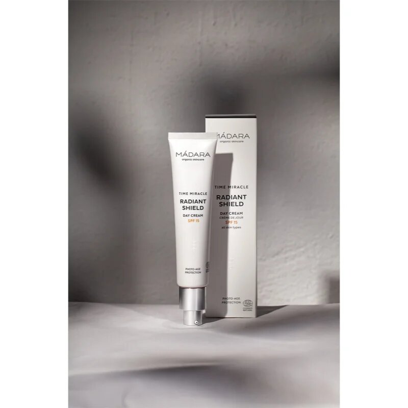 Mádara MÁDARA Time Miracle Radiant Shield озаряващ защитен крем SPF 15 40 мл.