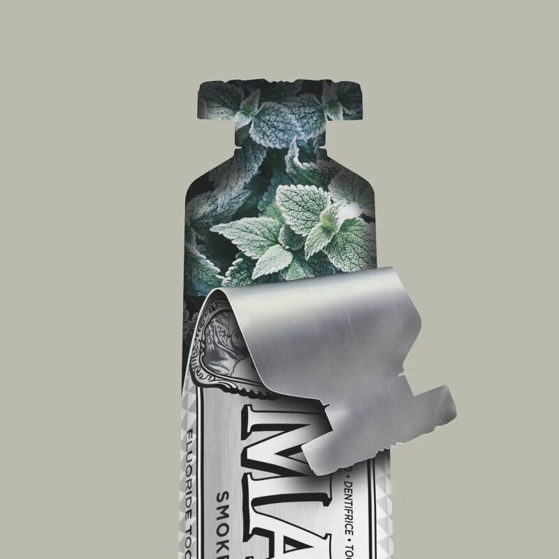 Marvis Whitening Smokers Mint избелваща паста за зъби за пушачи вкус Mint 85 мл.
