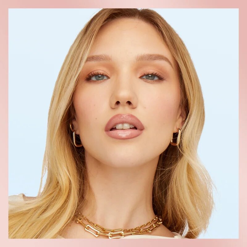 MAYBELLINE NEW YORK Lifter Liner молив-контур за устни с хидратиращ ефект цвят 002 Lets Bounce 1.2 гр.