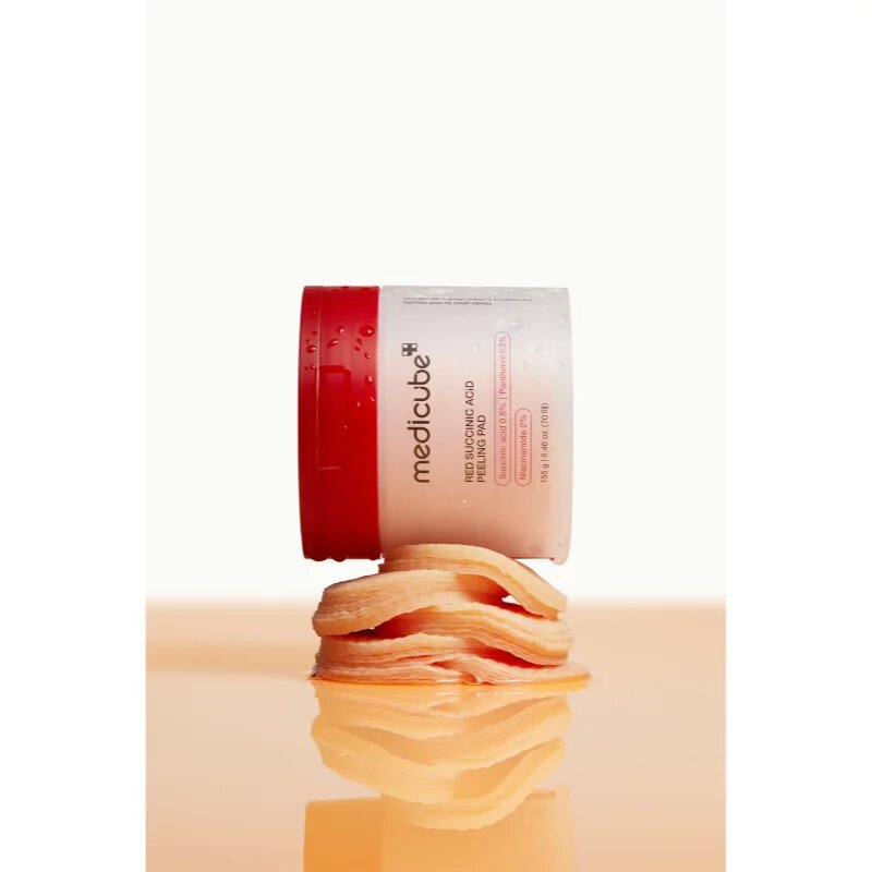 Medicube Red Succinic Acid Peeling Pad ексфолиращи възглавнички за проблемна кожа 70 бр.