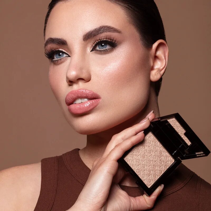 Mia Cosmetics Light Builder компактна озаряваща пудра цвят 04 Zoom 9 гр.