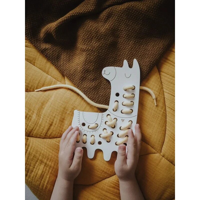 Milin Big Wooden Lacing Toy Lama Lily играчка за подреждане 205 cm x 13 cm x 07 cm 1 бр.