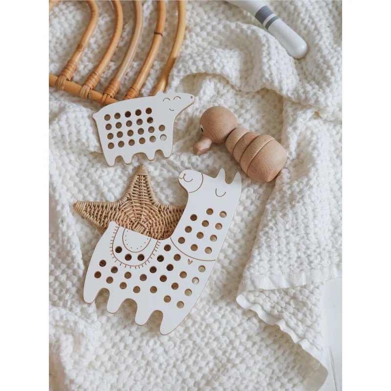 Milin Big Wooden Lacing Toy Lama Lily играчка за подреждане 205 cm x 13 cm x 07 cm 1 бр.