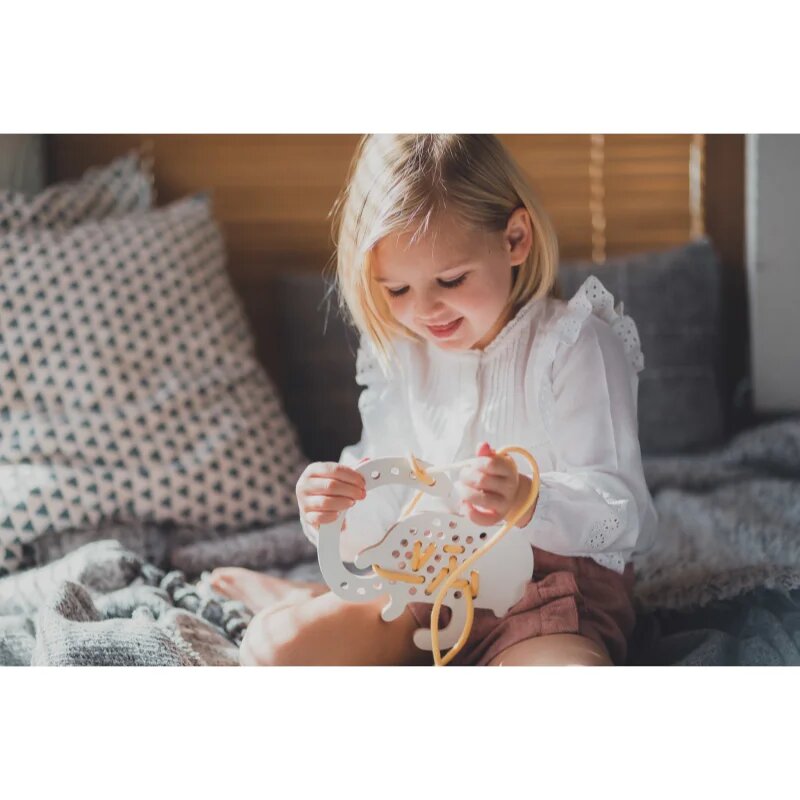 Milin Big Wooden Lacing Toy Monkey Amelia играчка за подреждане 20 cm x 175 cm x 07 cm 1 бр.