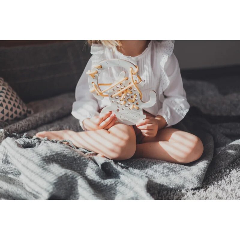 Milin Big Wooden Lacing Toy Monkey Amelia играчка за подреждане 20 cm x 175 cm x 07 cm 1 бр.