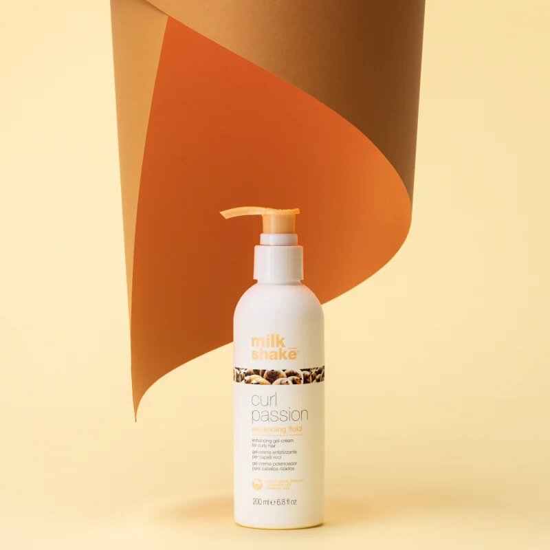 milk_shake® Curl Passion Enhancing Fluid укрепваща грижа за къдрава коса 200 мл.