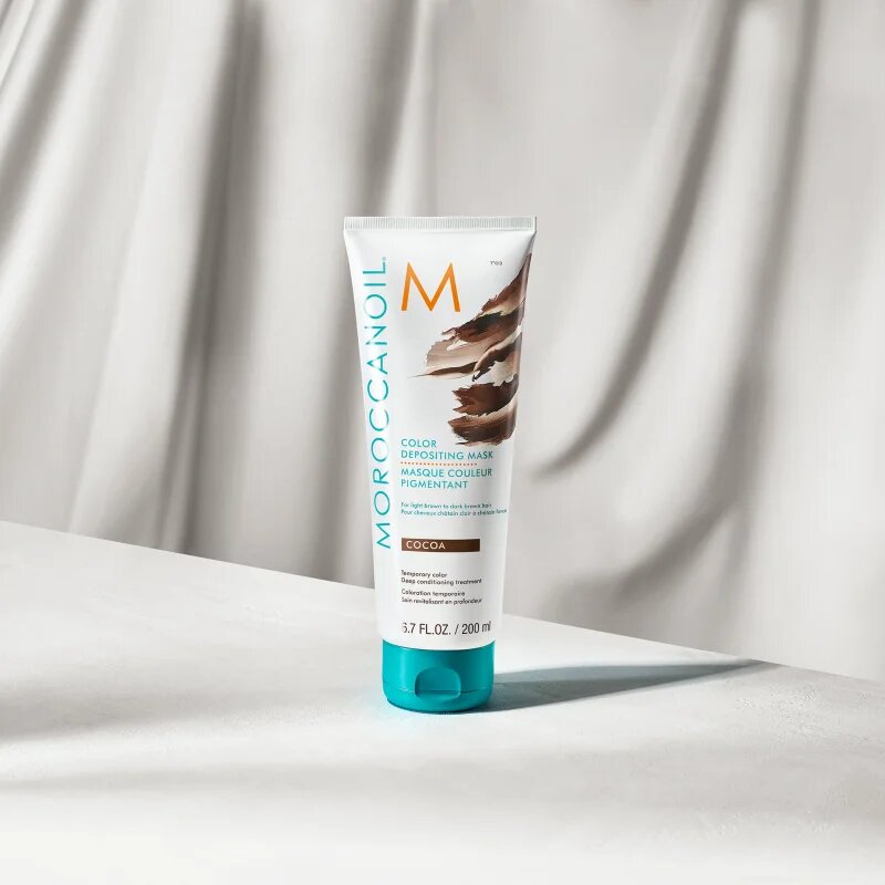 Moroccanoil Color Depositing нежна подхранваща маска без перманентни цветови пигменти Cocoa 200 мл.