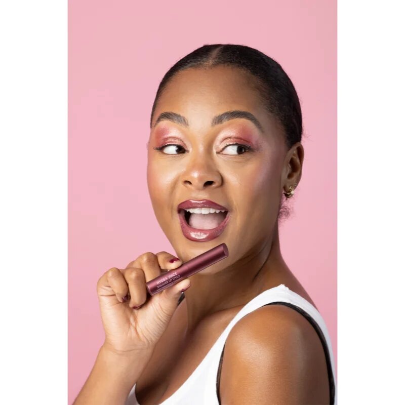 MUA Makeup Academy Hydra Juice Peptide Shimmer Lip Stylo блестящо червило с подхранващ ефект цвят Cherry Kiss 1.5 гр.