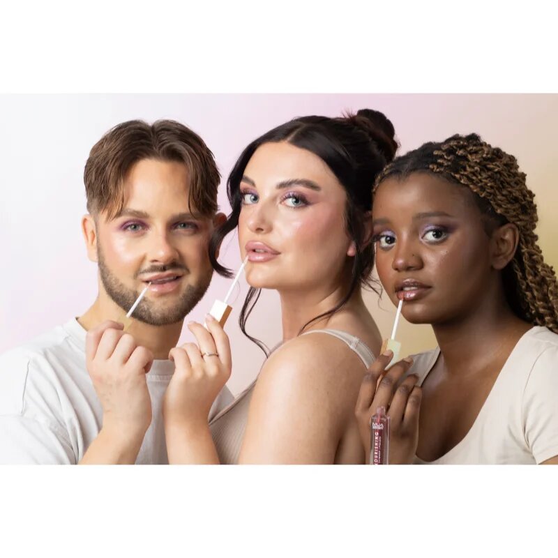 MUA Makeup Academy Virtual Glow подхранващ блясък за устни за лъскавина и блясък цвят Hologlo 6.5 мл.