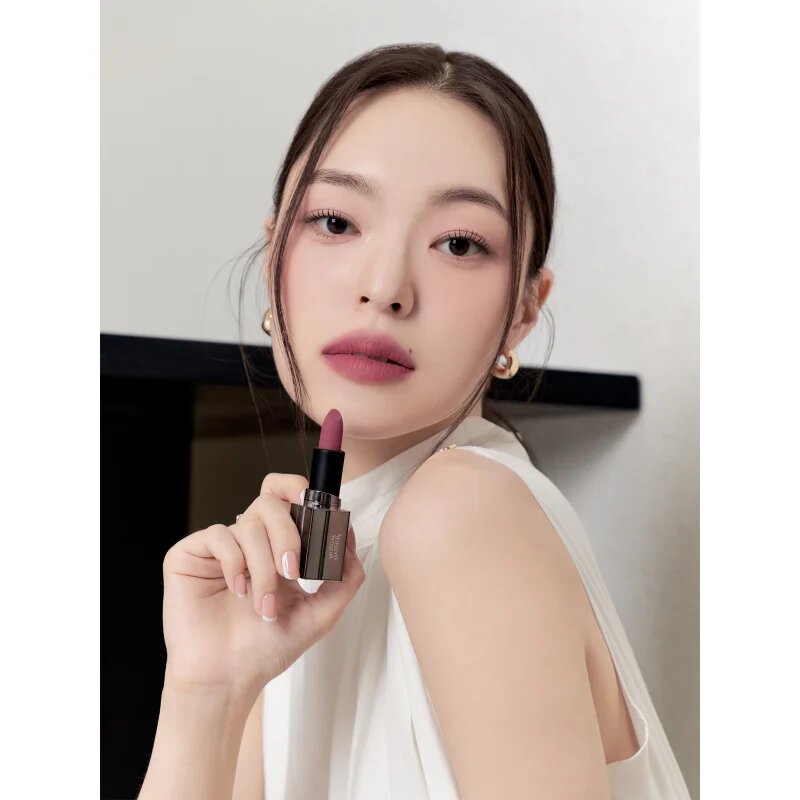 MUZIGAE MANSION Moodwear Blur Lipstick матиращо хидратиращо червило цвят 007 Hippy 4 гр.