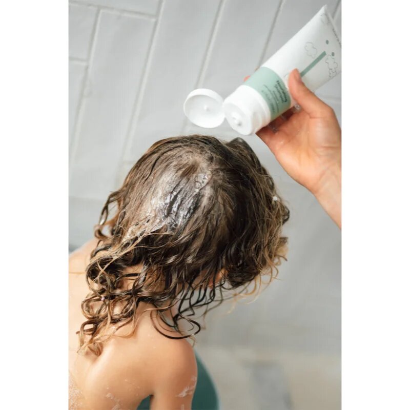 Naif Baby & Kids Shampoo нежен почистващ шампоан за деца 200 мл.