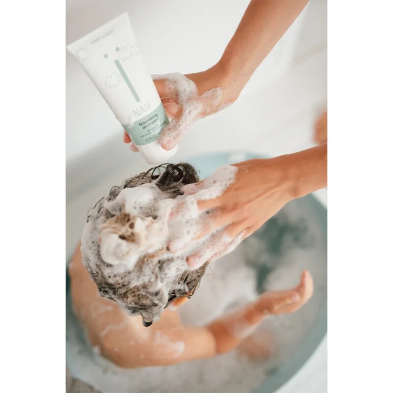 Naif Baby & Kids Shampoo нежен почистващ шампоан за деца 200 мл.
