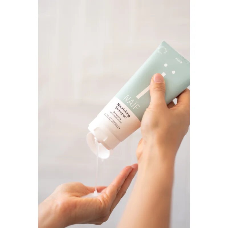 Naif Personal Care Shampoo нежен почистващ шампоан за всички видове коса 200 мл.