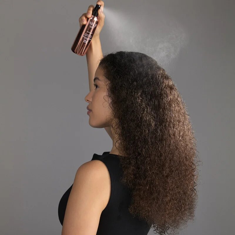 NEQI Diamond Glass Ultimate Styling spray стилизиращ спрей против цъфтене 180 мл.