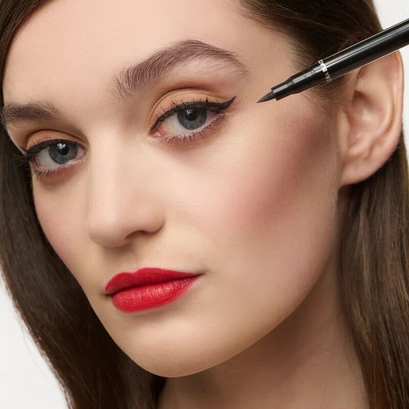 NOBEA Day-to-Day Liquid Pen Eyeliner водоустойчива очна линия писалка цвят Ultra Black 1.1 мл.