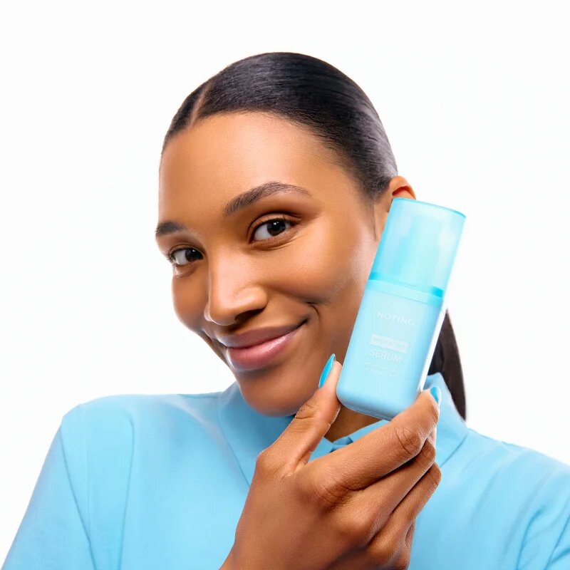 Notino Hydrating Serum with Hyaluronic Acid & Vitamins C + E хидратиращ серум за освежаване и изглаждане на кожата 30 мл.