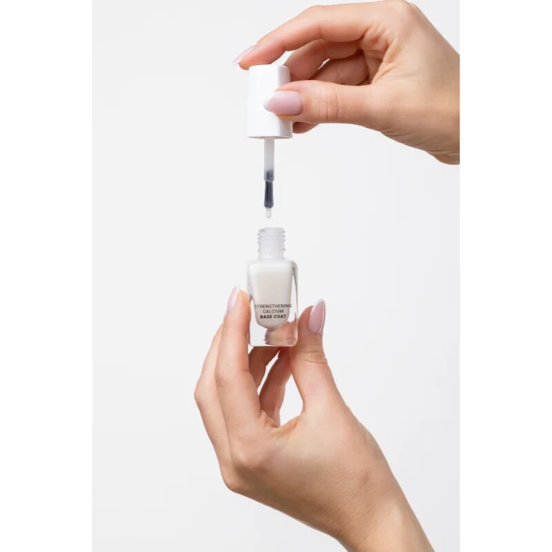 Notino Nail Care Strengthening Calcium Base Coat подсилващ лак за нокти 10 мл.